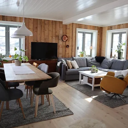Dyr Tillatt I Vakkert Hus Med Naturomgivelser I Lofoten *