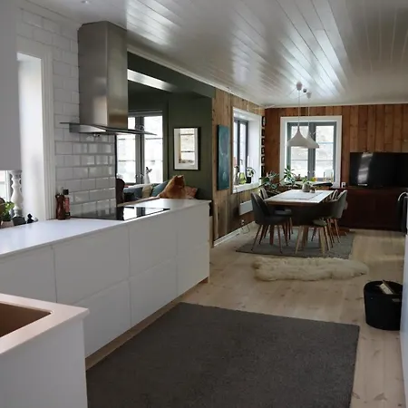 Dyr Tillatt I Vakkert Hus Med Naturomgivelser I Lofoten * Sennesvik